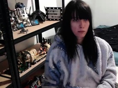 amateur-teen-georgeus-brunette-2