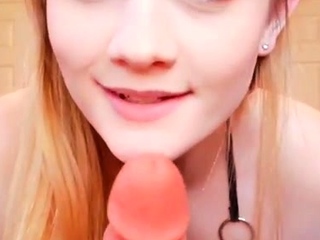 miinuinu dildo sucking