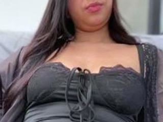 Amateur brunette double toying on webcam