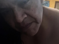 Efigenia pidiendo leche