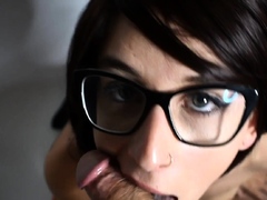 Amateur hands free close up blowjob